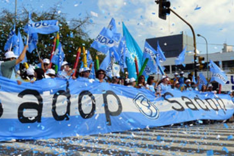 Docentes privados paran y marchan este jueves contra la reforma previsional