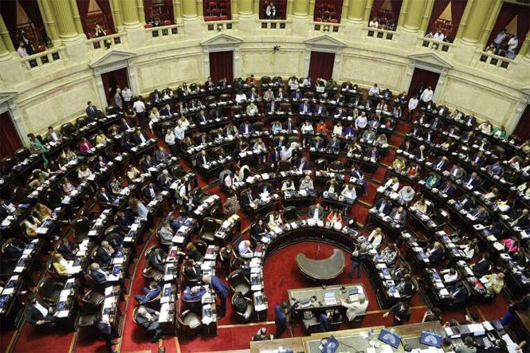 Diputados abre un frente para limitar el uso de DNU