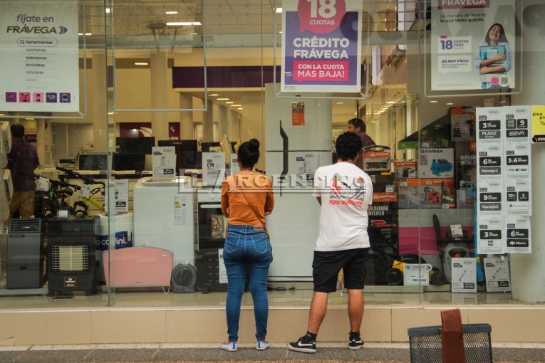 El Gobierno no homologará el aumento acordado para empleados de comercio