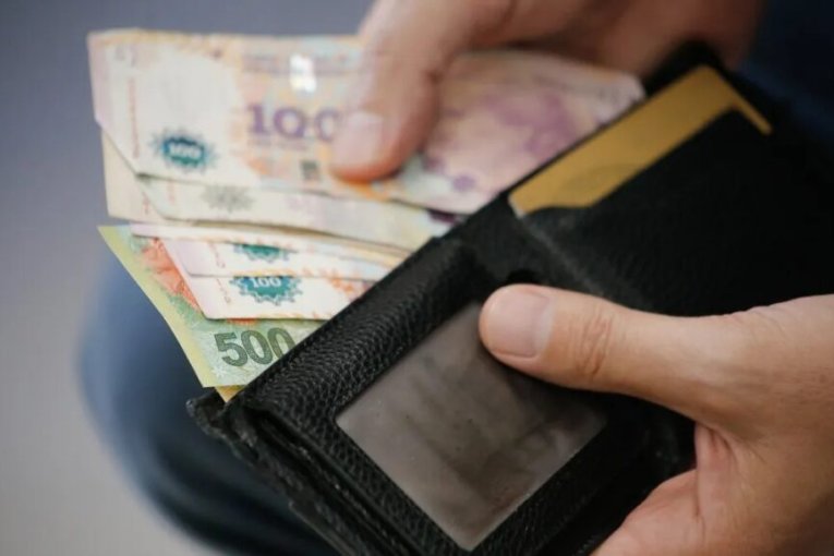 Los salarios registrados perdieron contra la inflación por segundo mes consecutivo