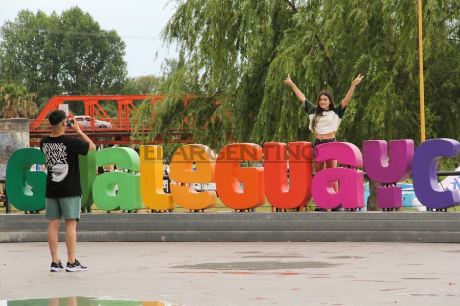 Despu&eacute;s del la lluvia, la costanera tuvo movimiento tur&iacute;stico el s&aacute;bado (Foto: Luciano Peralta)