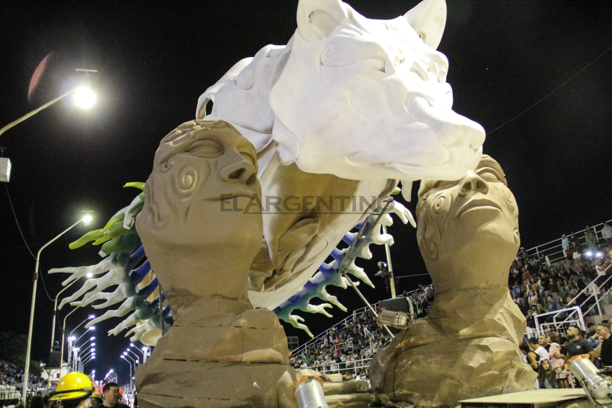 Carroza sin terminar durante la primera noche