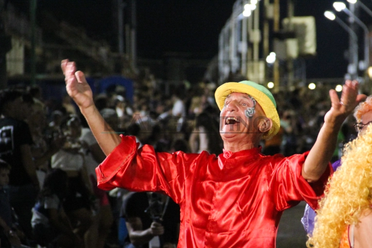 A puro ritmo y color, comenzaron los Corsos Populares Matecito