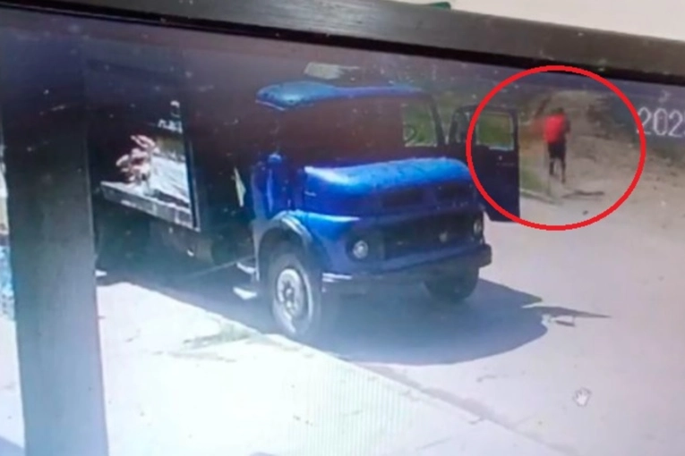 Video: Le robaron mientras descargaba mercadería en un comercio de la ciudad