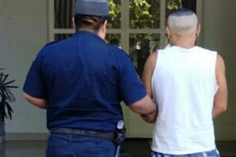 Entre los vecinos atraparon a un ladr&oacute;n de motos en la madrugada