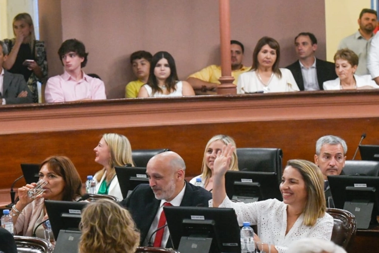 Piden informes sobre los aumentos indiscriminados en el gabinete de Frigerio