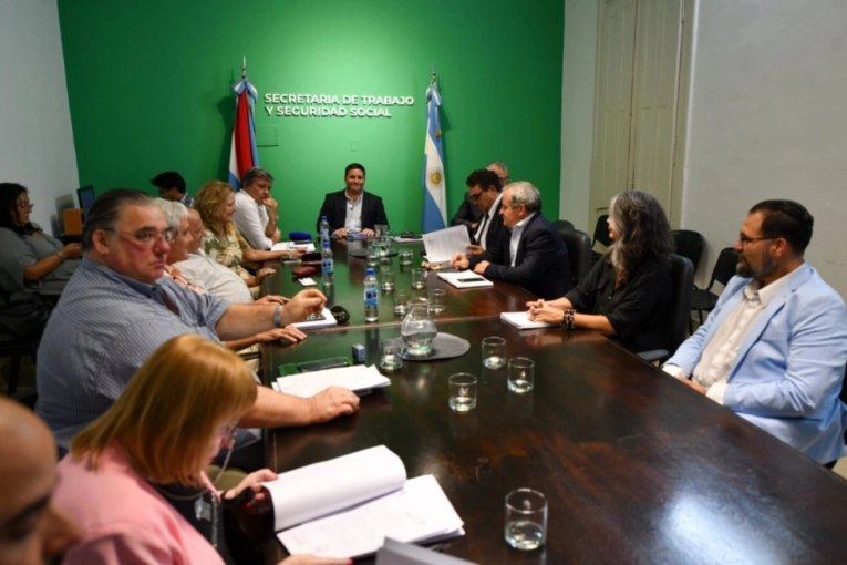 El gobierno asegura que el lunes comenzar&aacute;n las clases en Entre R&iacute;os