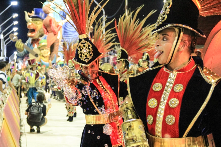 Escuadra de los Polic&iacute;as (Foto: Luciano Peralta)