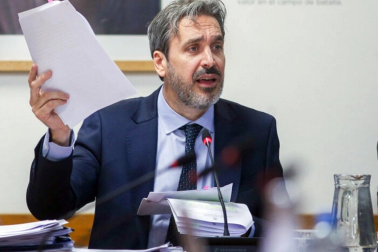 El juez Ramos Padilla suspendió la transformación del Banco Nación en S.A.