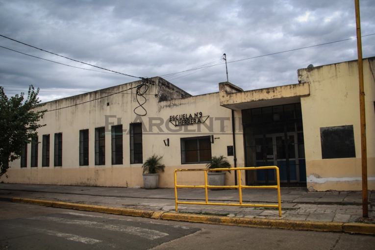 Paredes electrificadas y techos en mal estado: El alarmante diagnóstico de las escuelas