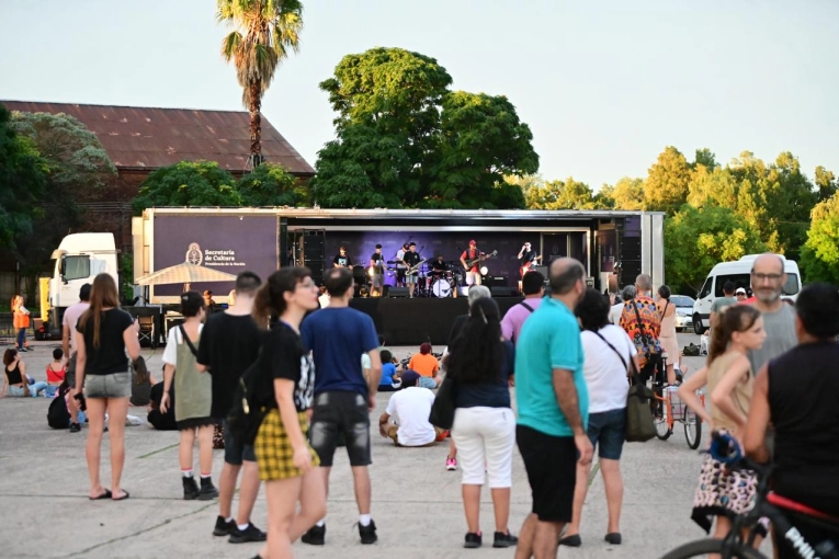 Ritmos Argentinos: Contin&uacute;an los recitales gratuitos en el puerto