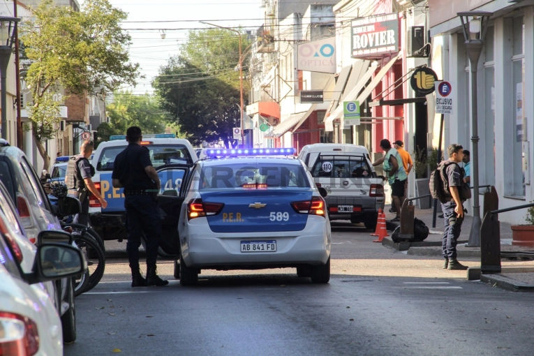 Buscan a un delincuente que asaltó a un hombre y le llevó su camioneta