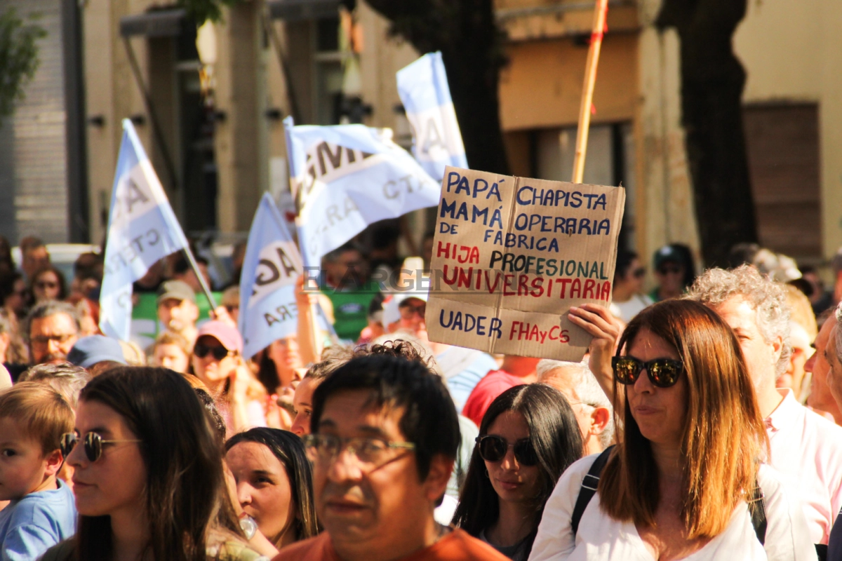 Marcha Universitaria en Gualeguaychú Marcha Universitaria en Gualeguaychú