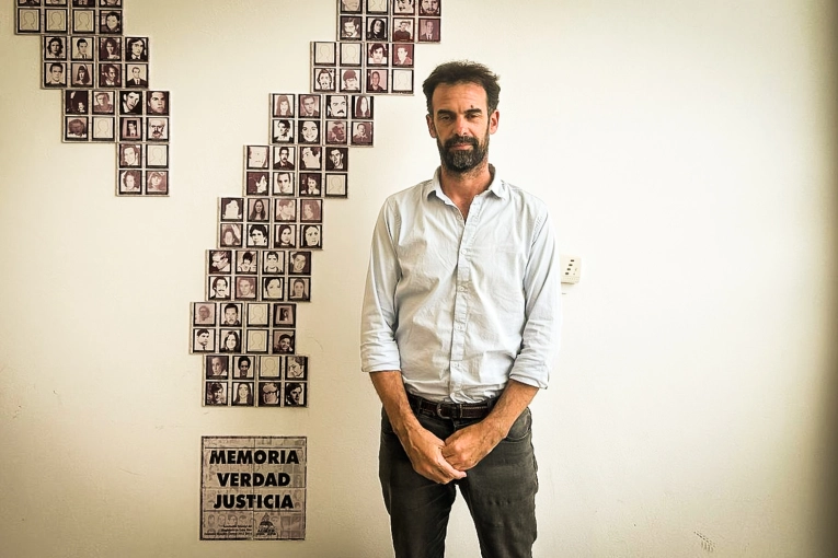"Tuve la fortuna de haberme criado con mi familia biológica y haber conocido la verdad de mis orígenes"