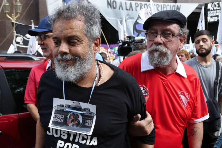 El padre de Pablo Grillo en la marcha: "Él estaría acá solidarizándose como siempre"