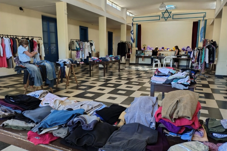 El Rotary Gualeguaychú Oeste continúa con la feria de ropa solidaria