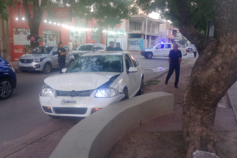Insólito triple choque a una cuadra de Plaza San Martín