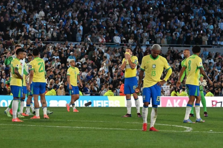 “Vergüenza” y “paliza”: los diarios de Brasil, lapidarios tras la goleada de Argentina