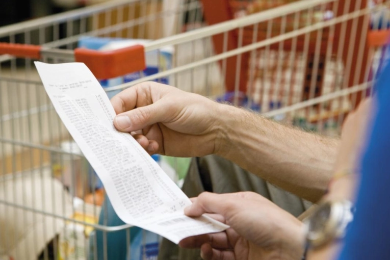 A partir de abril todas las facturas deberán detallar el IVA en bienes y servicios