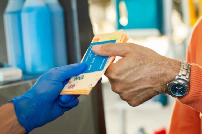Cajeros: dónde retirar efectivo sin pagar comisiones y ahorrar hasta $5.000