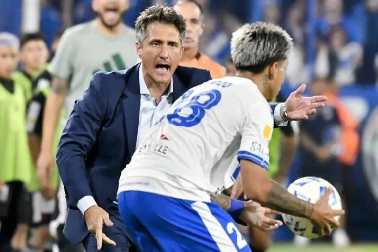 Deportivo Riestra amargó al nuevo Vélez de Guillermo Barros Schelotto