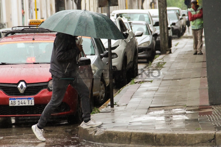 Alerta naranja por tormentas con lluvias intensas y ocasional caída de granizo