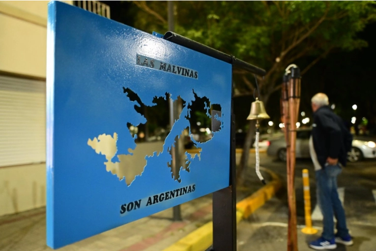2 de Abril en Gualeguaychú: se realizó la vigilia para mantener viva la memoria