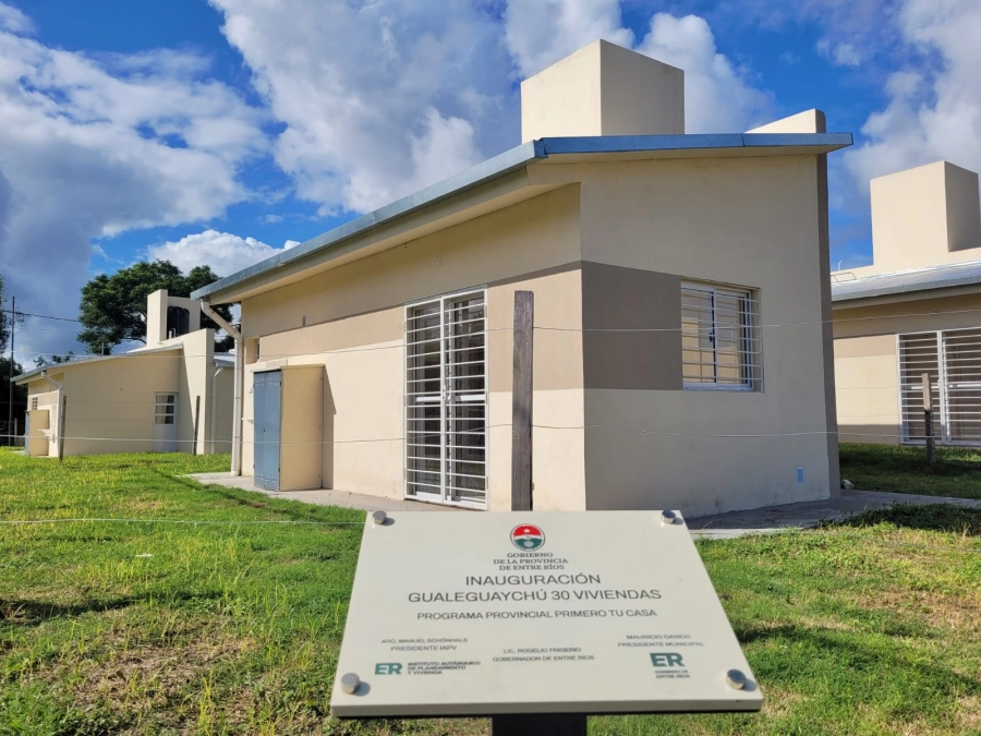 Un barrio inaugurado hace apenas un mes, lleva la placa con nombre de Frigerio y Davico