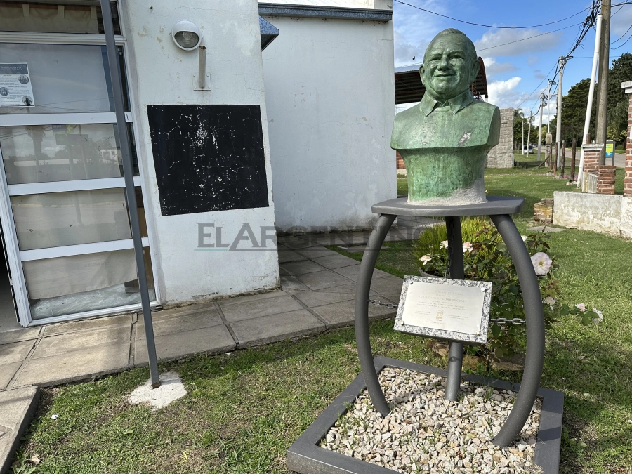 Centro de Salud: Placa de Davico a Guarnuccio