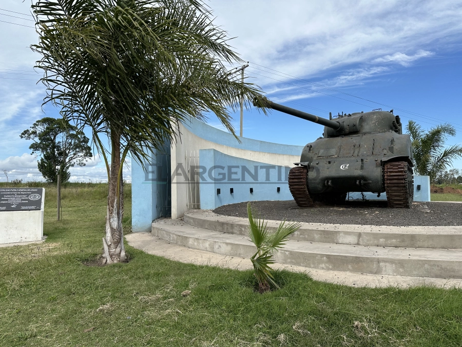 Placa en el tanque de guerra