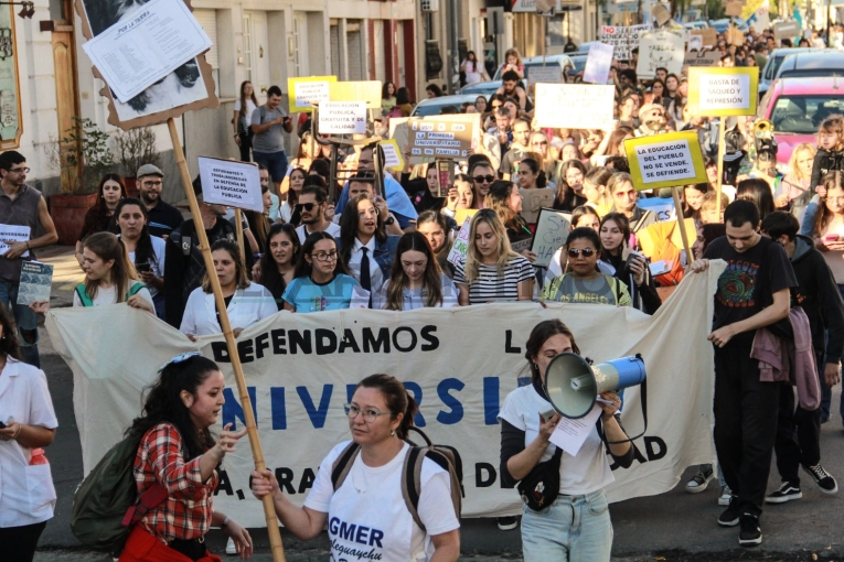 Universitarios convocan a paro de 48 horas y actividades frente a las facultades