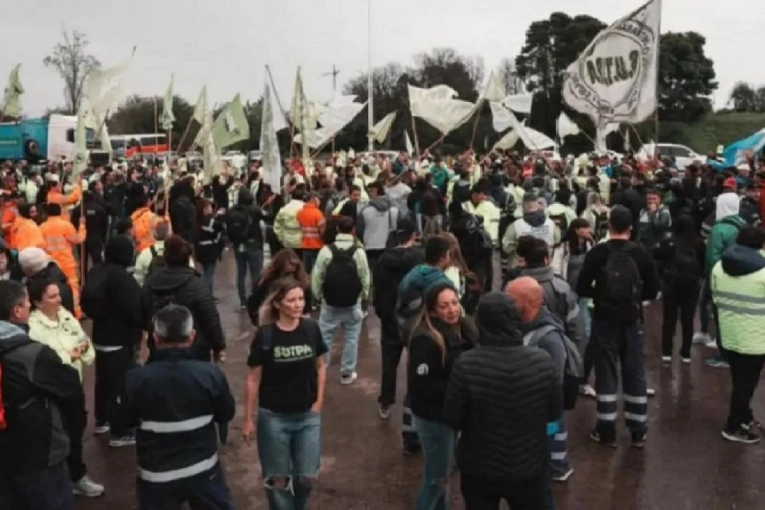 Ratificaron el despido de 117 obreros que apoyaron a trabajadores de Caminos Río Uruguay