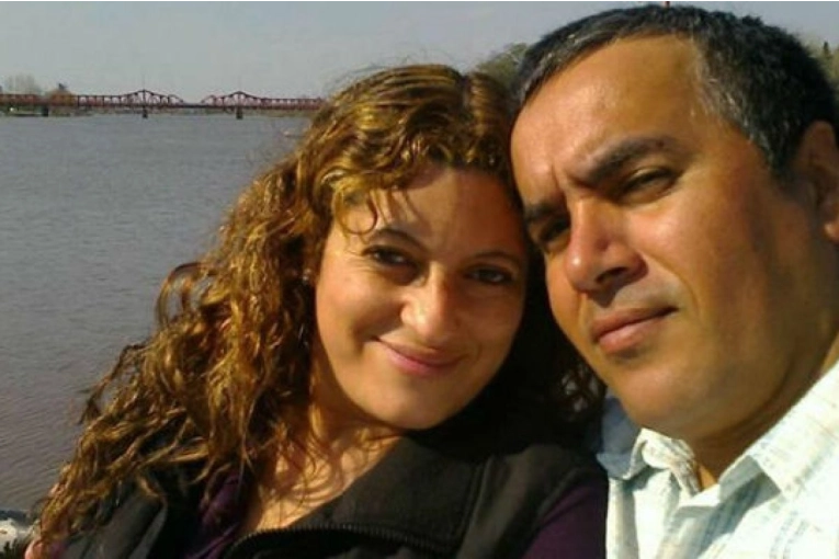 Atacó a su madre, la dejó en coma, luego asesinó a su ex pareja y cayó por usarle la tarjeta de débito