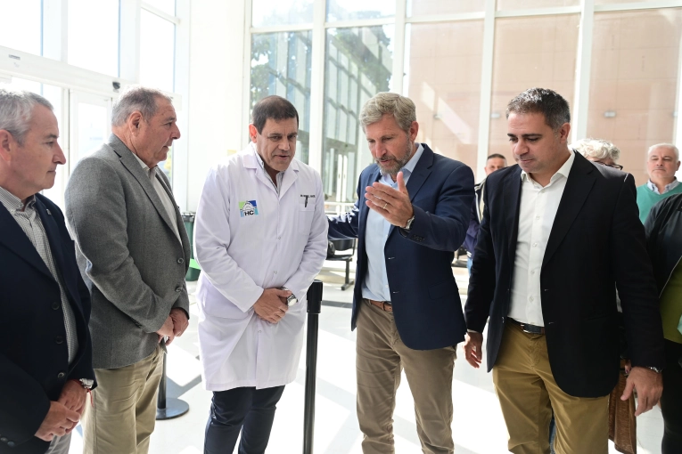 El gobernador Rogerio Frigerio visitó el Hospital Centenario