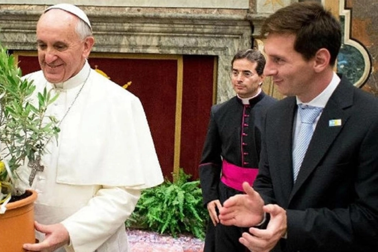 “Distinto, cercano y argentino”: La sentida despedida de Messi al papa Francisco