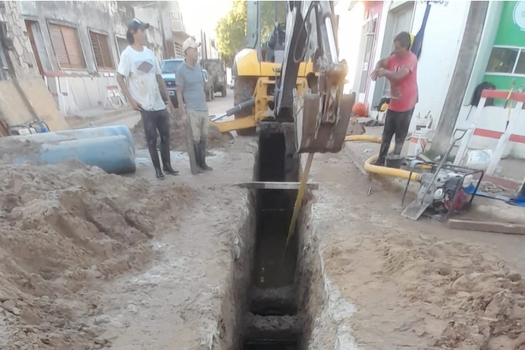 Otra vez se rompió el caño de calle Lavalle y alertan por zonas anegadas