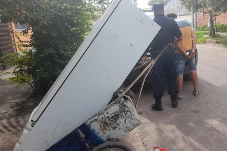 Lo detuvieron con una heladera en un carro y un año después le llegó la condena
