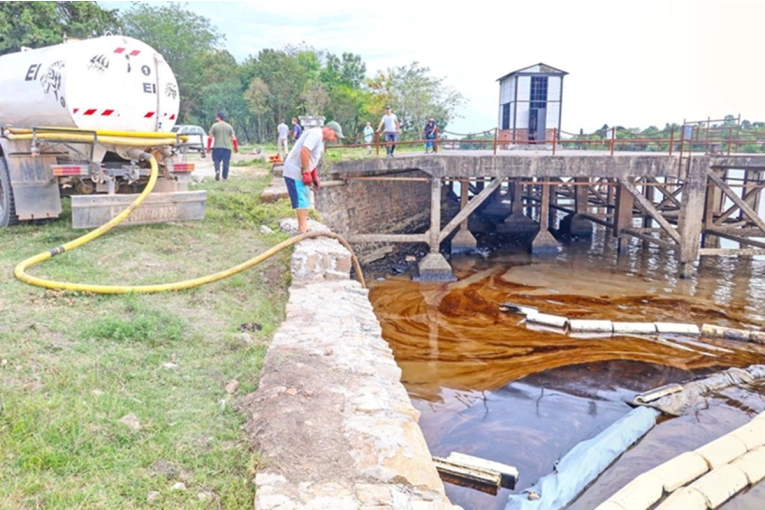 Este lunes comenzará la extracción del fueloil del ex Frigorífico Gualeguaychú