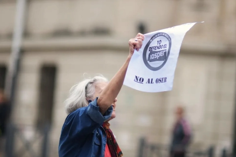 Docentes protestarán nuevamente este martes contra la disolución del Iosper