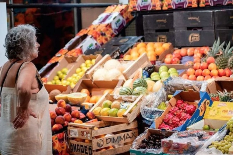 Pese a la desaceleración de la inflación, el consumo masivo cayó un 3, 2% en mayo