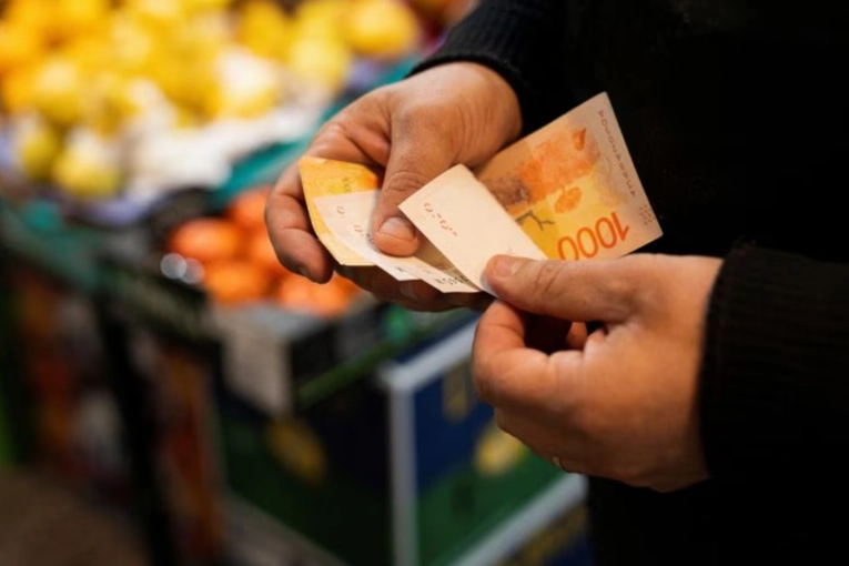 Una familia tipo necesita ingresos de al menos $1.110.063 por mes para no ser pobre