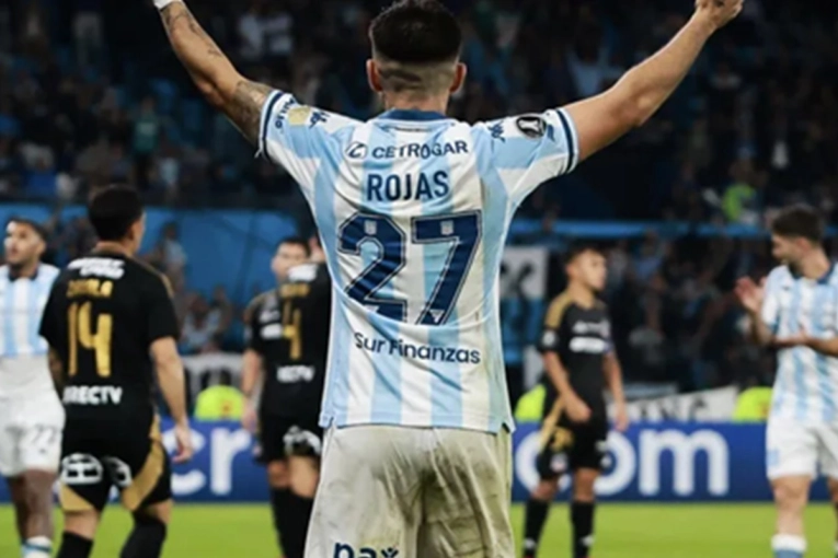 Racing goleó a Colo Colo por 4 a 0 y clasificó a los octavos de final