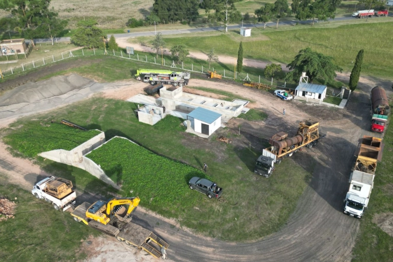 Arribó a Gualeguaychú maquinaria y equipamiento para la ampliación de la Planta de Efluentes Cloacales