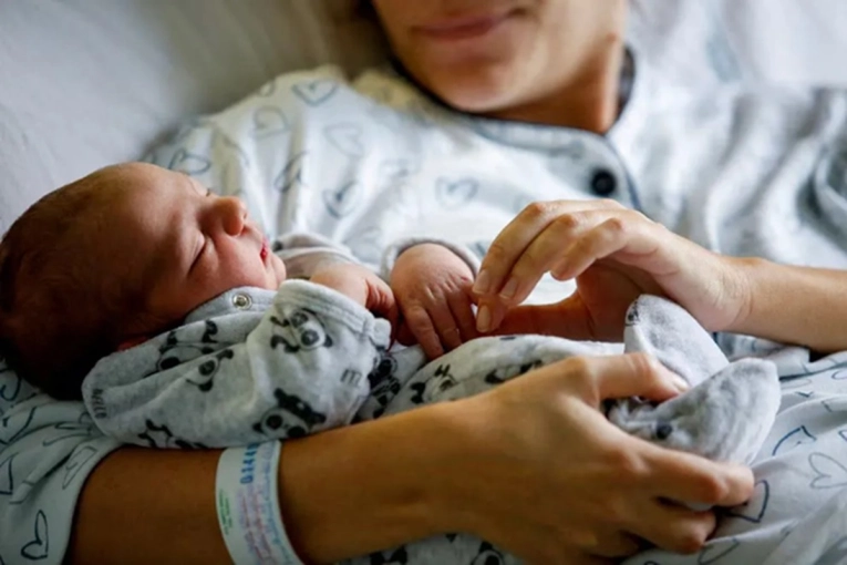 La tasa de natalidad cayó 40% en Argentina y los hogares sin hijos ya son mayoría