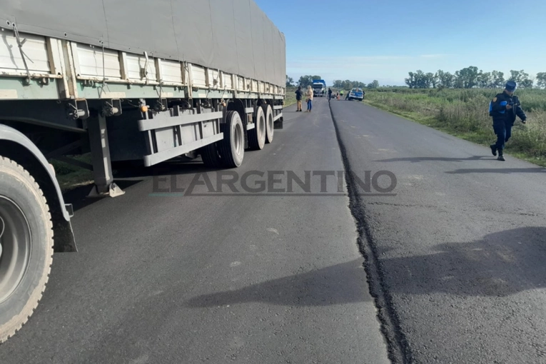 Un motociclista de Gualeguaychú murió al colisionar contra un camión en Ruta 20