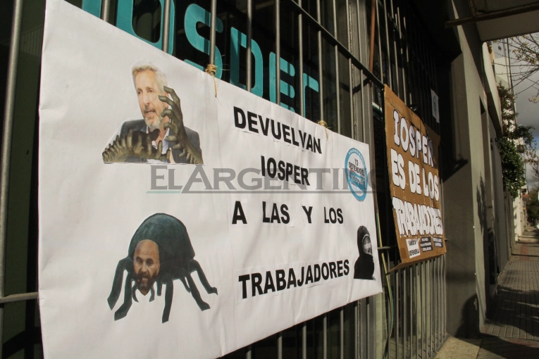 Atrasos en reintegros, prótesis y medicamentos: cómo el Ejecutivo generó las condiciones para disolver el Iosper