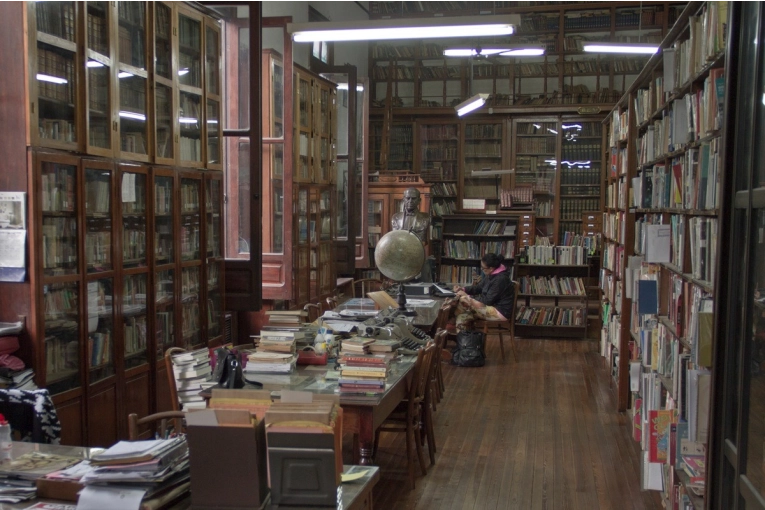 Biblioteca Sarmiento: Un faro de cultura en la ciudad del carnaval