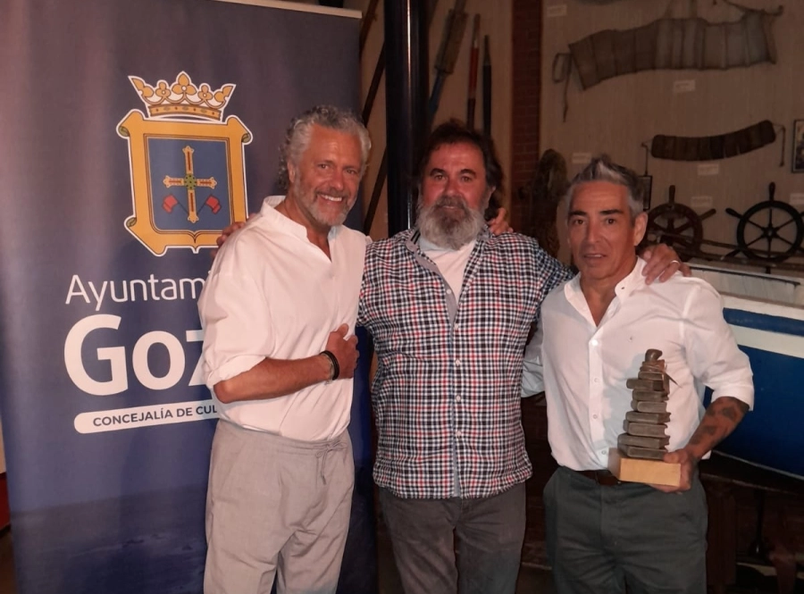 Ledri consolidó su carrera como poeta y representó con orgullo a Gualeguaychú