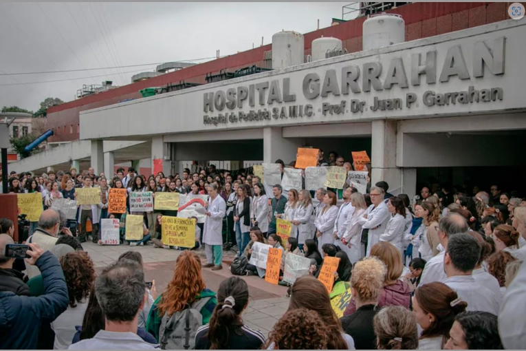 Conflicto en el Hospital Garrahan: aumento para residentes, pero los gremios advierten que no es suficiente