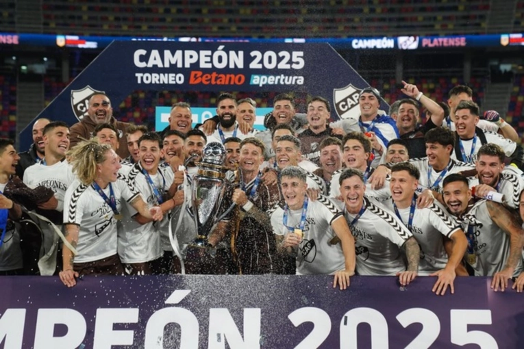 Platense venció a Huracán y se coronó campeón de la Argentina por primera vez